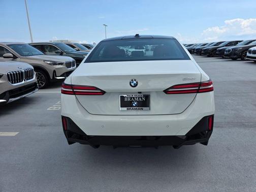 Alpine White 2026 BMW 530 i