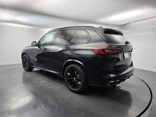 2022 BMW X5 M50i