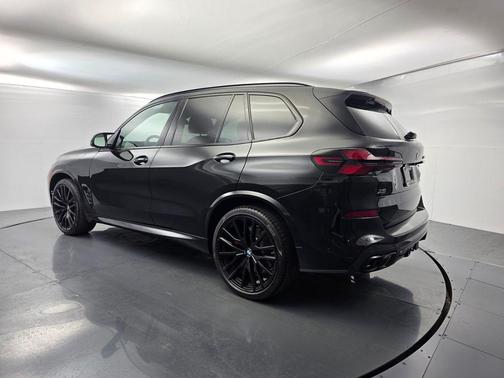 Black Sapphire Metallic 2024 BMW X5 M60i