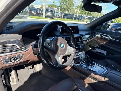 2022 BMW 750 i xDrive
