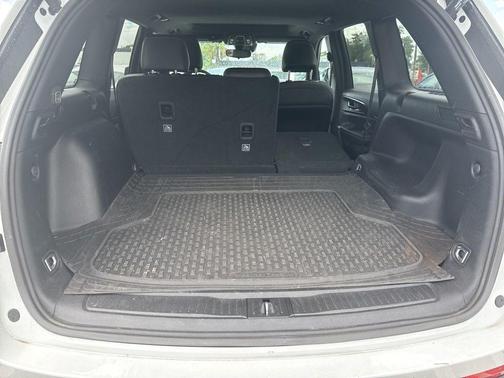 Bright White Clearcoat 2023 Jeep Grand Cherokee Altitude