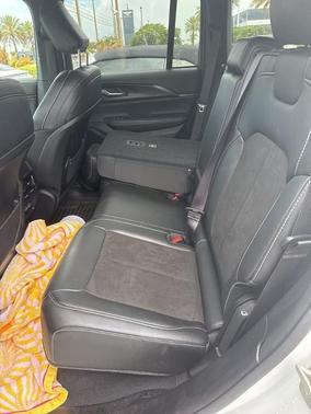 Bright White Clearcoat 2023 Jeep Grand Cherokee Altitude