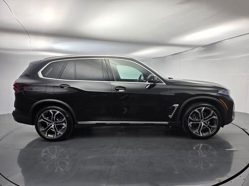 Black Sapphire Metallic 2026 BMW X5 sDrive40i