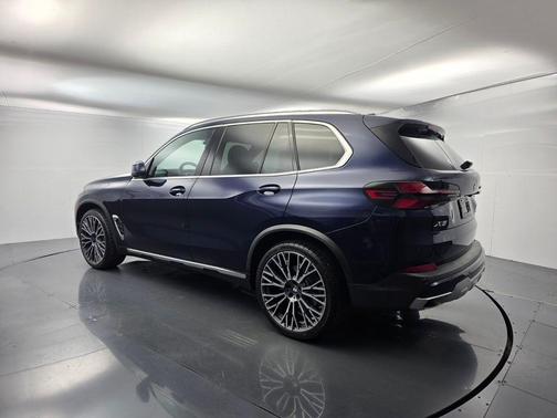 Tanzanite Blue II Metallic 2024 BMW X5 sDrive40i
