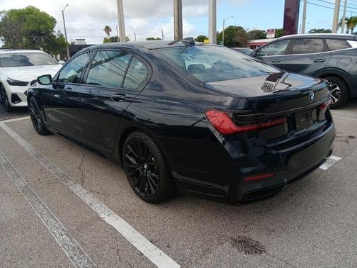 2022 BMW 740 i