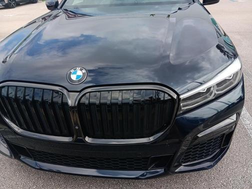 2022 BMW 740 i