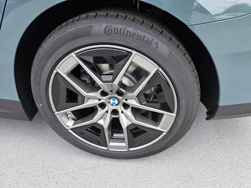 Green Metallic 2026 BMW 530 i