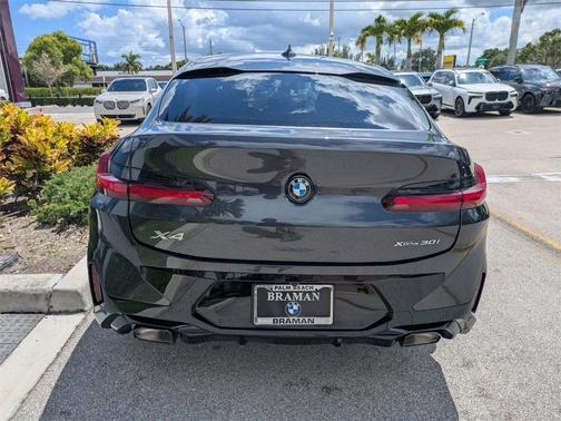 2025 BMW X4 xDrive30i