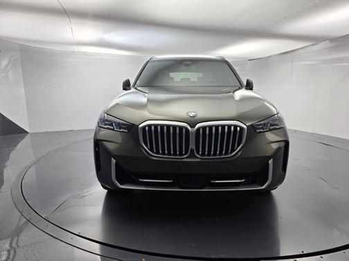 Manhattan Green Metallic 2024 BMW X5 sDrive40i