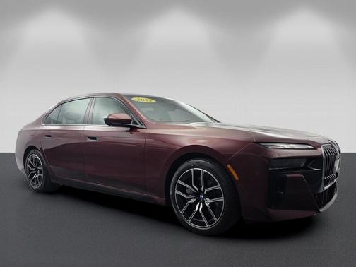Aventurin Red Metallic 2023 BMW 760 760i xDrive