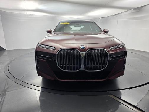 Aventurin Red Metallic 2023 BMW 760 760i xDrive