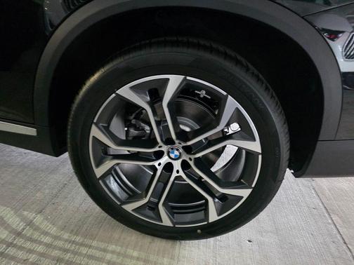 Black Sapphire Metallic 2026 BMW X5 sDrive40i