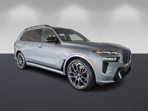 Gray Metallic 2026 BMW X7 M60i