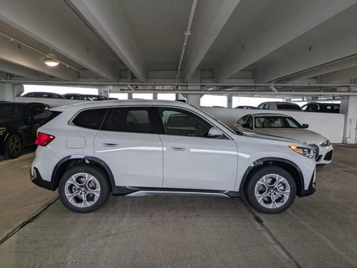 Mineral White Metallic 2026 BMW X1 xDrive28i