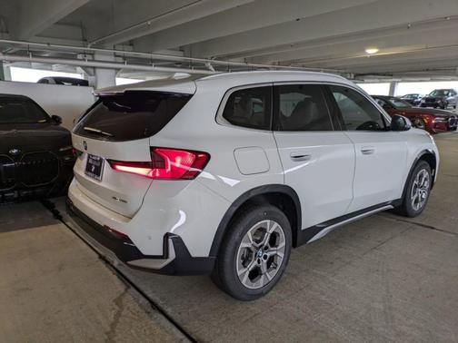 Mineral White Metallic 2026 BMW X1 xDrive28i