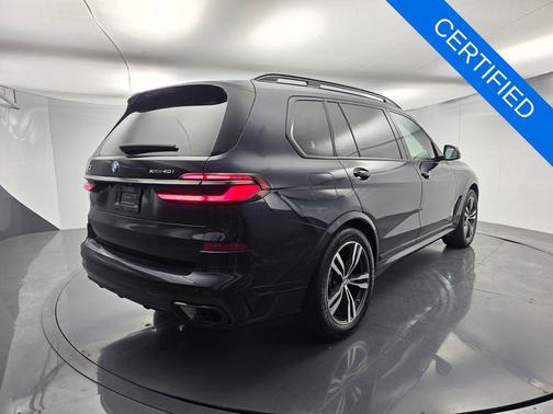 Carbon Black Metallic 2024 BMW X7 xDrive40i
