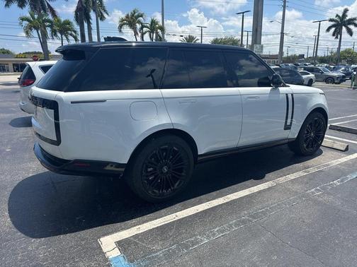 Fuji White 2025 Land Rover Range Rover P400 SE