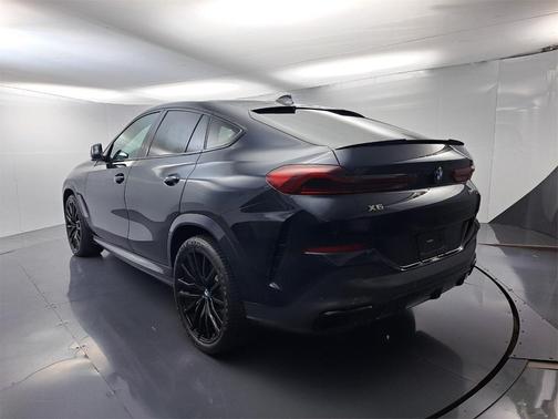 2022 BMW X6 M50i