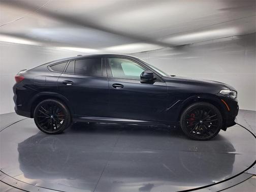 2022 BMW X6 M50i