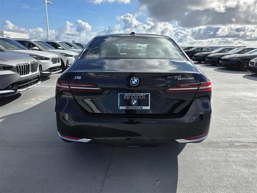 2026 BMW i5 eDrive40