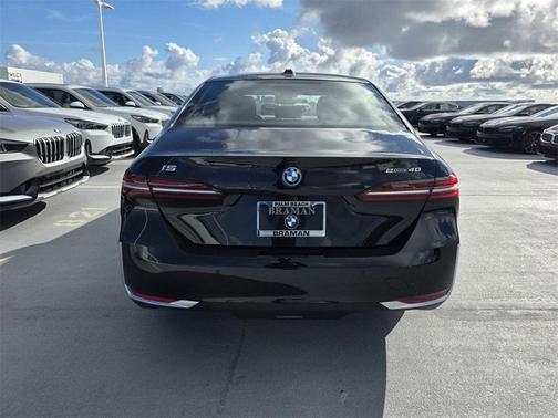 2026 BMW i5 eDrive40