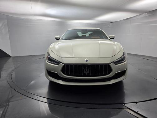 Bianco 2018 Maserati Ghibli S GranLusso