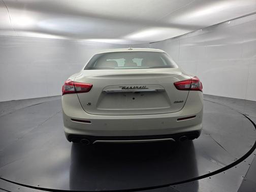 Bianco 2018 Maserati Ghibli S GranLusso