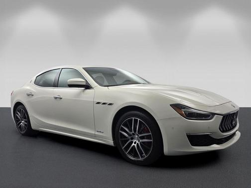 Bianco 2018 Maserati Ghibli S GranLusso
