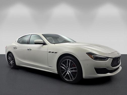Bianco 2018 Maserati Ghibli S GranLusso