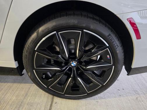 Mineral White Metallic 2026 BMW 760 760i xDrive