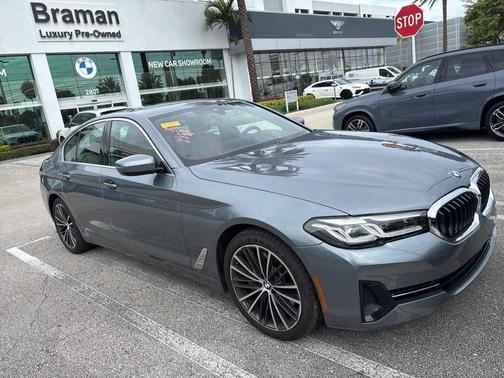 2022 BMW 530 i