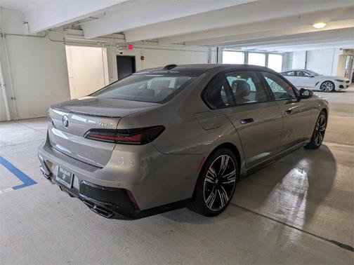 2025 BMW 760 760i xDrive