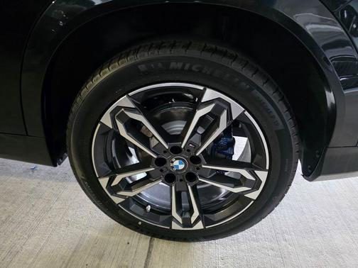Black Sapphire Metallic 2026 BMW X2 xDrive28i