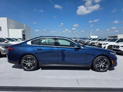Phytonic Blue Metallic 2026 BMW 530 i