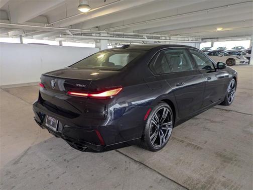 2025 BMW 760 760i xDrive