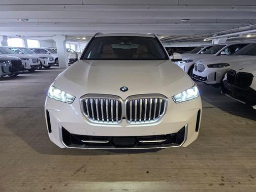 Mineral White Metallic 2026 BMW X5 sDrive40i