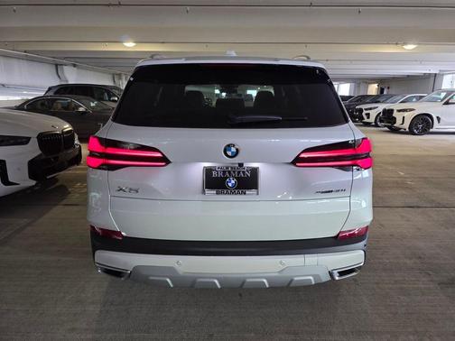 Mineral White Metallic 2026 BMW X5 sDrive40i