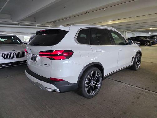 Mineral White Metallic 2026 BMW X5 sDrive40i