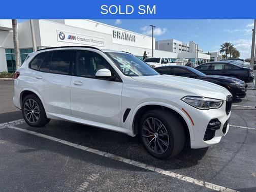 Mineral White Metallic 2023 BMW X5 M50i