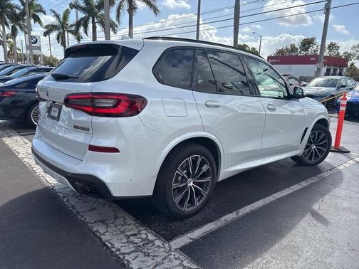 2023 BMW X5 M50i