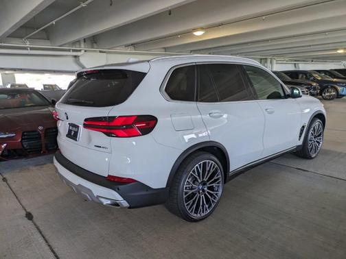 Carbon Black Metallic 2026 BMW X5 M60i