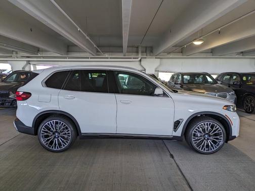 Carbon Black Metallic 2026 BMW X5 M60i