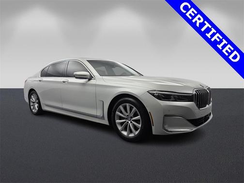 2022 BMW 740 i
