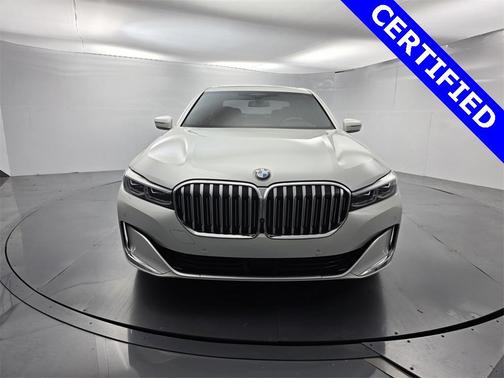 2022 BMW 740 i