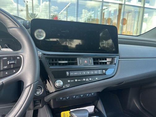 2025 Lexus ES 300h Luxury