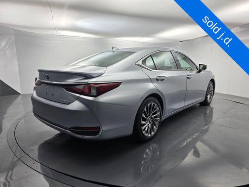 Iridium 2025 Lexus ES 300h Luxury