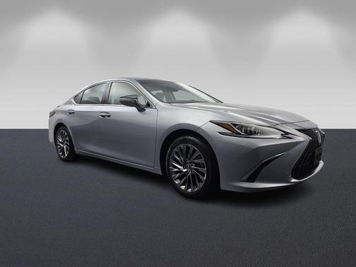 Iridium 2025 Lexus ES 300h Luxury