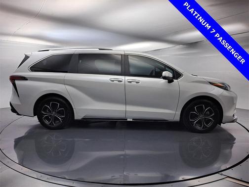 2025 Toyota Sienna Platinum 7 Passenger