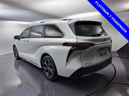 2025 Toyota Sienna Platinum 7 Passenger