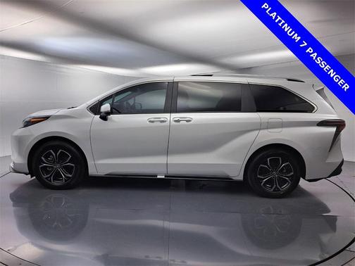 2025 Toyota Sienna Platinum 7 Passenger
